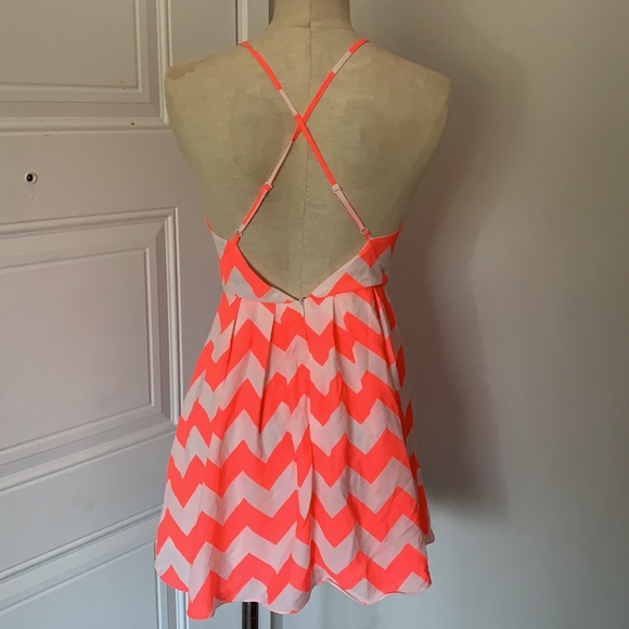 Windsor V Neck dress White and Neon Pink Sz M - Picture 2 of 2